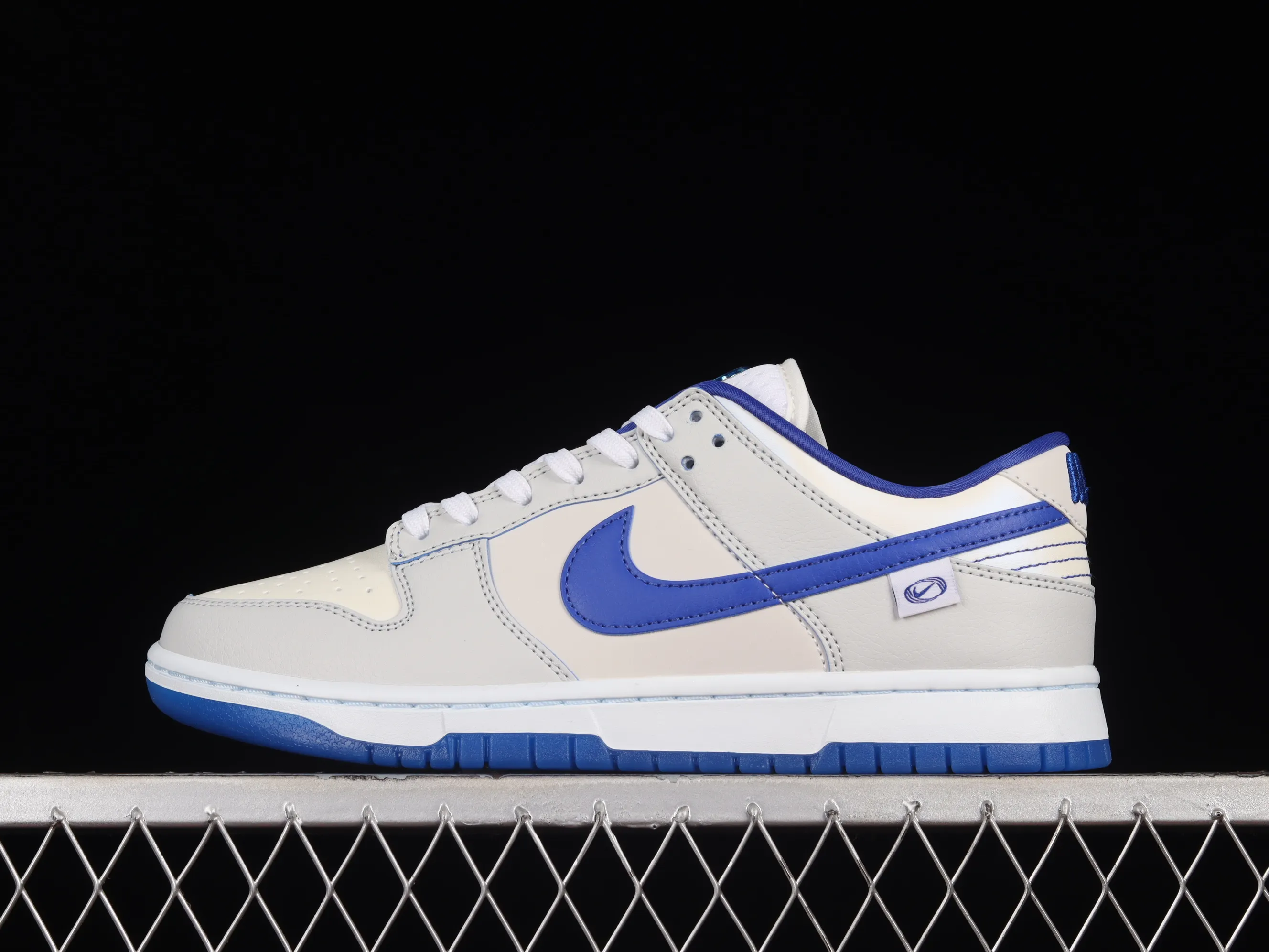 All categories Nk SB Dunk Series Nk SB Dunk Low Low-top sneakers Nk SB Dunk Low GS "Ivory Hyper Royal" Beige Blue 3M Reflective Dunk Series low-top casual sports skateboard shoes FB1841-110